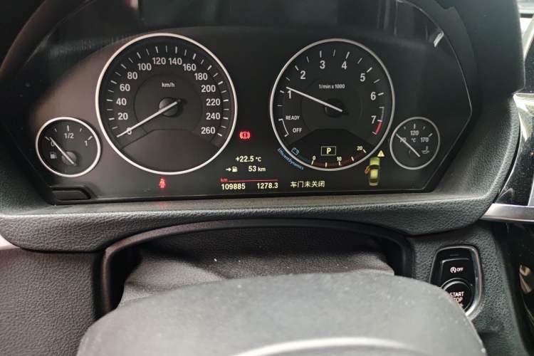 Used BMW 3 Series 2018 320Li Fashion Model Odometer Close Up