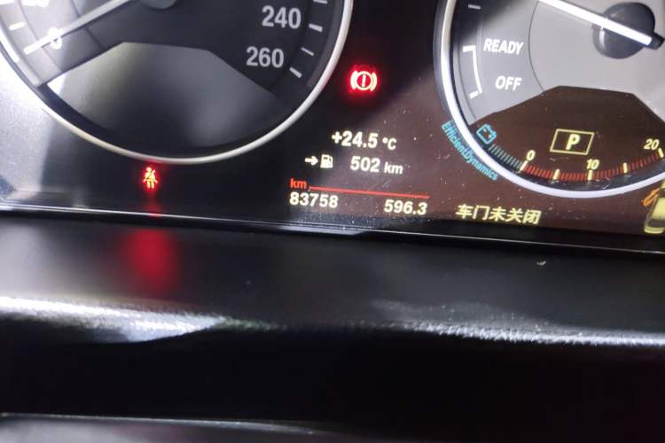 Used BMW 3 Series 2018 320Li Fashion Model Odometer Close Up