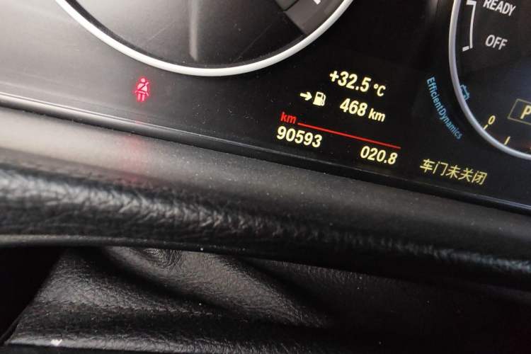 Used BMW 3 Series 2018 320Li Fashion Model Odometer Close Up