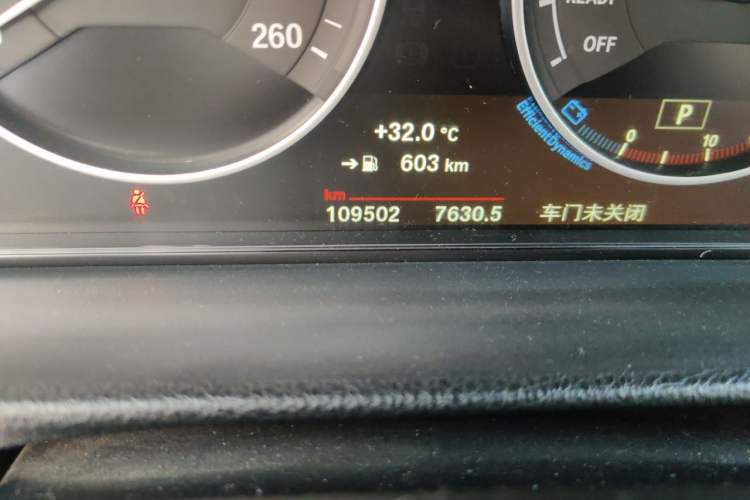 Used BMW 3 Series 2018 320Li Fashion Model Odometer Close Up