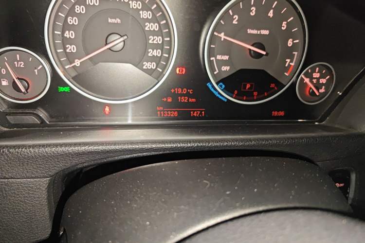 Used BMW 3 Series 2018 318Li Odometer Close Up