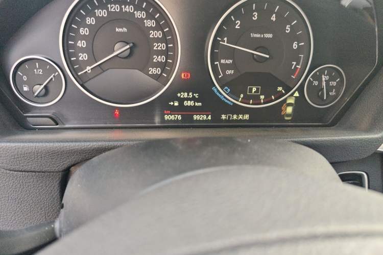 Used BMW 3 Series 2018 318i Odometer Close Up