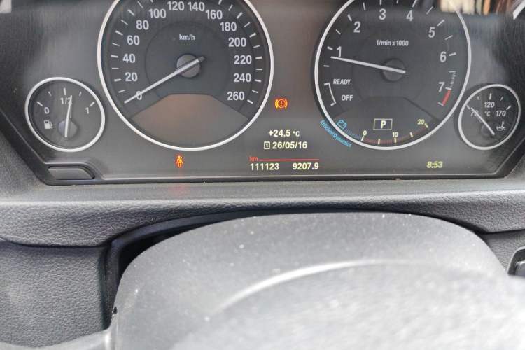 Used BMW 3 Series 2018 320Li Fashion Model Odometer Close Up