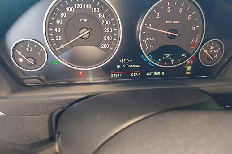 Used BMW 3 Series 2018 320Li Fashion Model Odometer Close Up