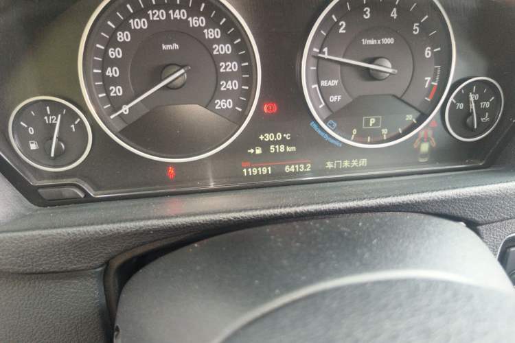 Used BMW 3 Series 2018 320Li Fashion Model Odometer Close Up