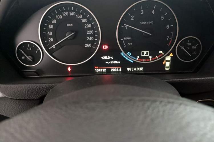 Used BMW 3 Series 2018 320Li Fashion Model Odometer Close Up