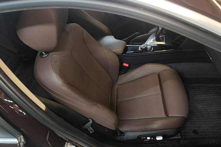 Used BMW 3 Series 2018 320Li Fashion Model Right Front Seat
