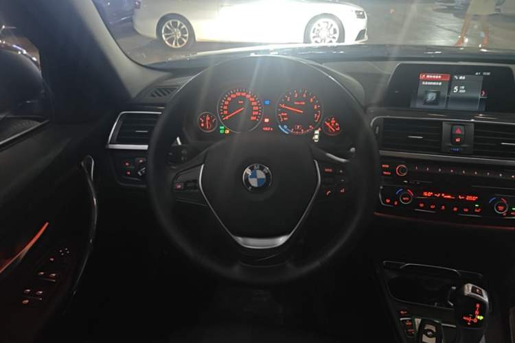 Used BMW 3 Series 2018 320Li Fashion Model Steering Wheel