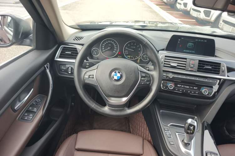 Used BMW 3 Series 2018 320Li Fashion Model Steering Wheel