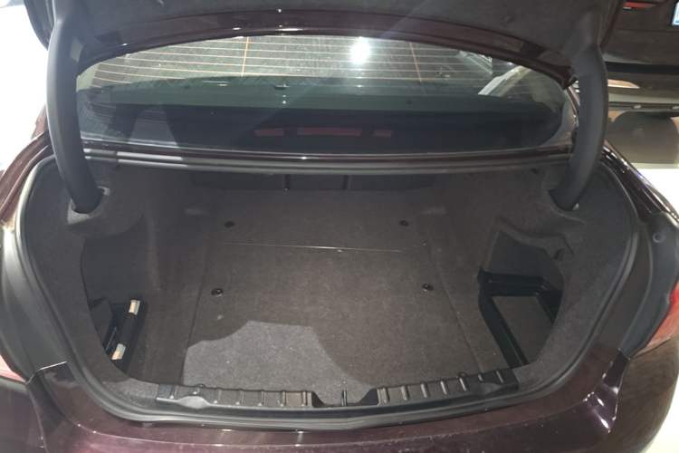Used BMW 3 Series 2018 320Li Fashion Model Trunk