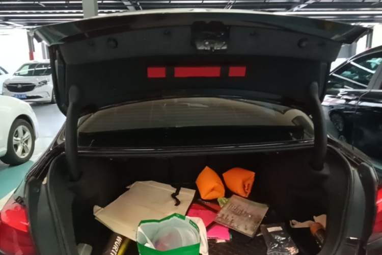 Used BMW 3 Series 2018 320Li Fashion Model Trunk