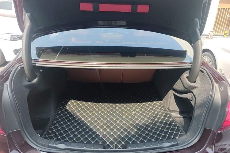 Used BMW 3 Series 2018 320Li Fashion Model Trunk