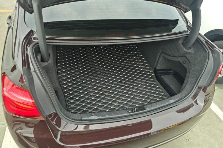 Used BMW 3 Series 2018 320Li Fashion Model Trunk