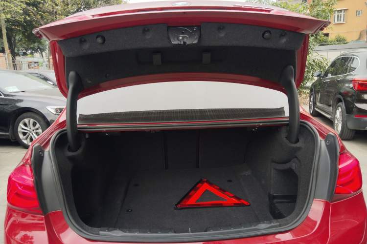 Used BMW 3 Series 2018 320Li Fashion Model Trunk