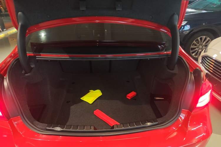 Used BMW 3 Series 2018 320Li Leading Model M Sport Package Trunk