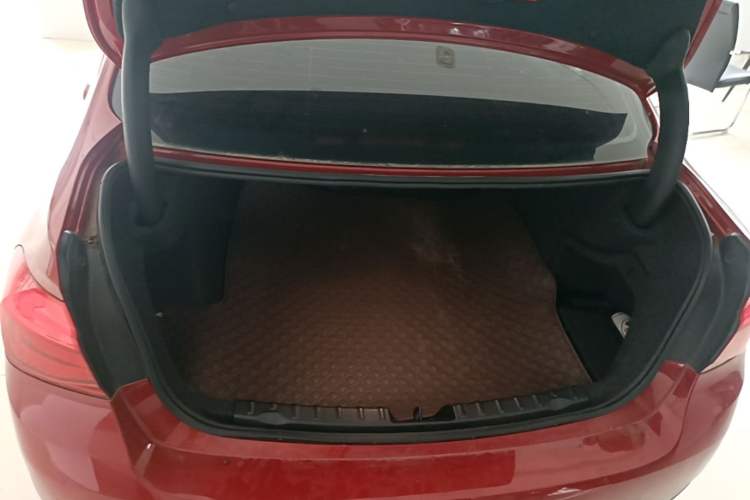 Used BMW 3 Series 2018 320Li Fashion Model Trunk