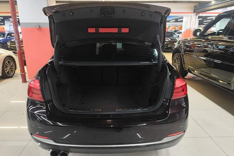 Used BMW 3 Series 2018 320Li Fashion Model Trunk