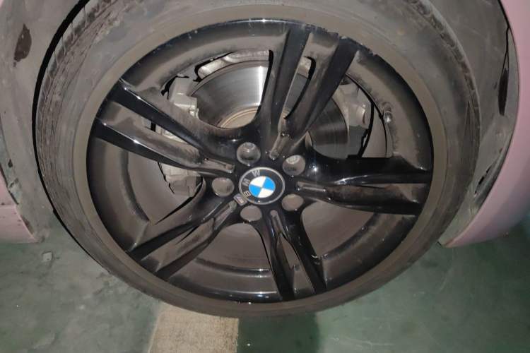 Used BMW 3 Series 2018 320i M Sport Package Right Front Wheel Hub