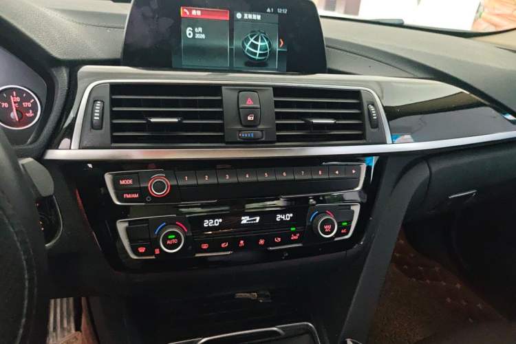 Used BMW 3 Series 2018 320Li Fashion Model Audio And AC Panel