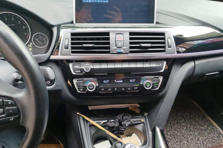 Used BMW 3 Series 2018 320Li Fashion Model Audio And AC Panel