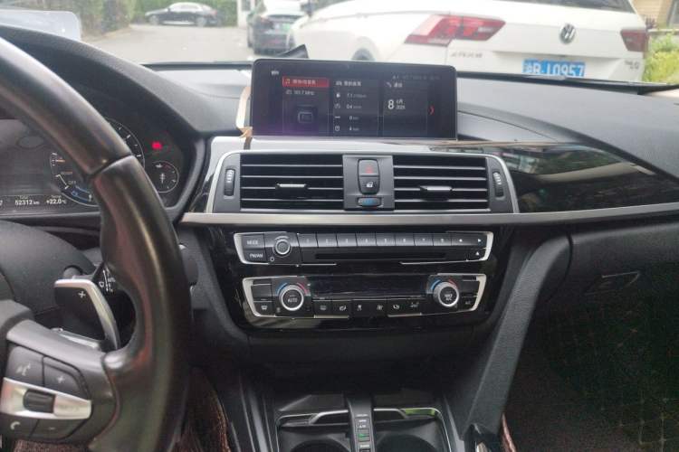 Used BMW 3 Series 2018 320Li Leading Model M Sport Package Audio And AC Panel