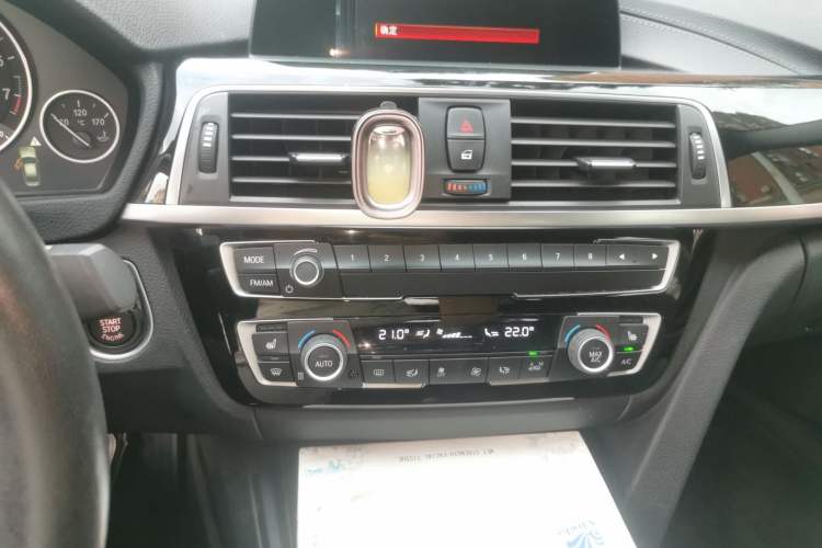 Used BMW 3 Series 2018 320Li Fashion Model Audio And AC Panel