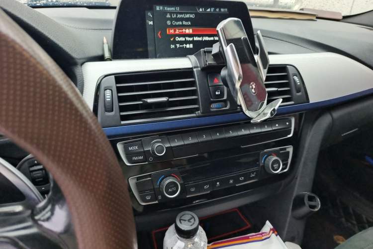 Used BMW 3 Series 2018 320i M Sport Package Audio And AC Panel