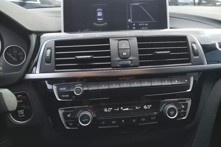 Used BMW 3 Series 2018 320Li Fashion Model Audio And AC Panel
