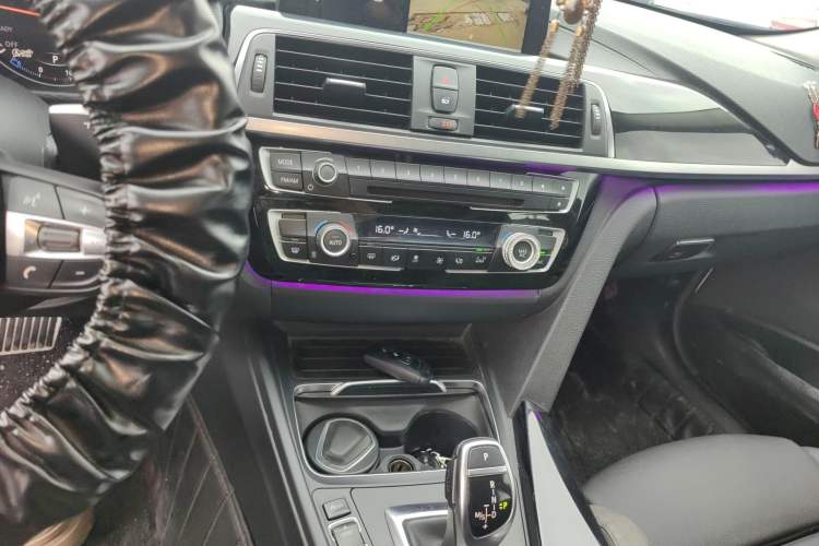 Used BMW 3 Series 2018 320Li Leading Model M Sport Package Audio And AC Panel