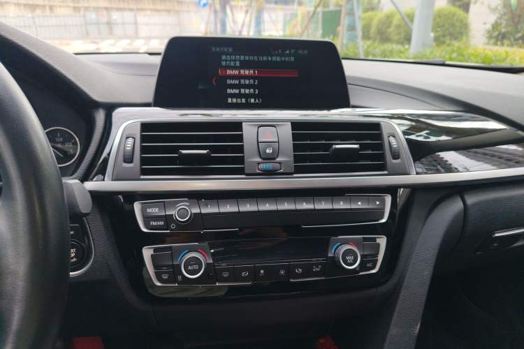 Used BMW 3 Series 2018 320Li Fashion Model Audio And AC Panel
