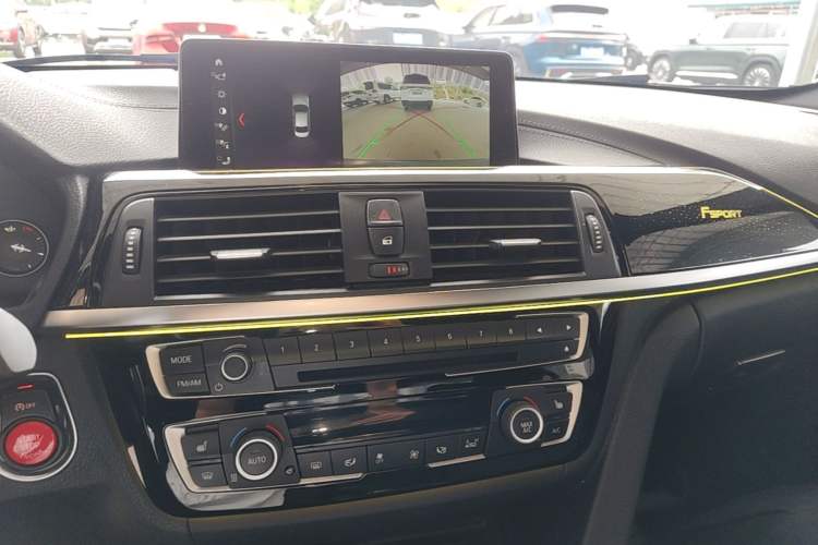 Used BMW 3 Series 2018 320i M Sport Night Edition Audio And AC Panel