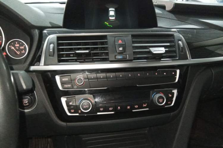 Used BMW 3 Series 2018 320Li Fashion Model Audio And AC Panel