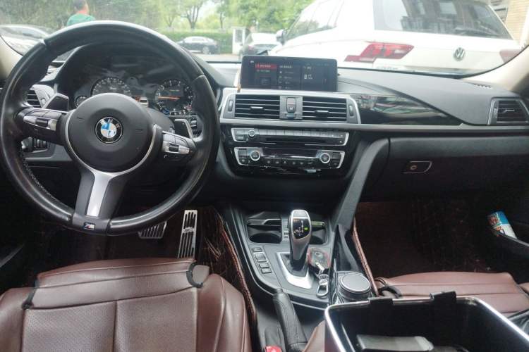 Used BMW 3 Series 2018 320Li Leading Model M Sport Package Center Console