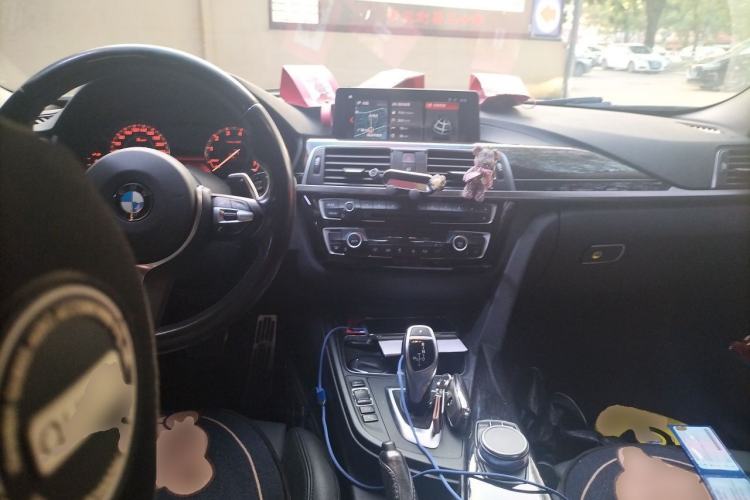 Used BMW 3 Series 2018 320i M Sport Night Edition Center Console