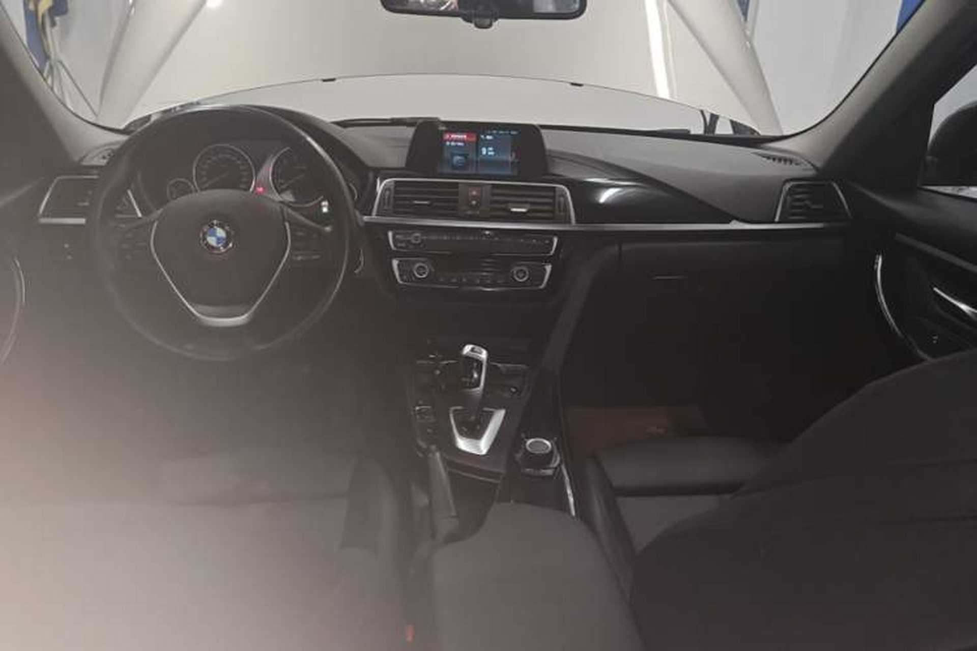 Used BMW 3 Series 2018 320Li Fashion Model Center Console