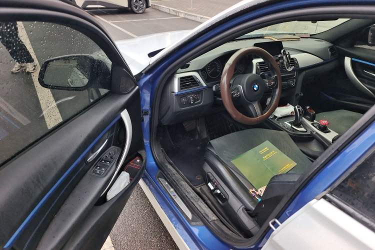 Used BMW 3 Series 2018 320i M Sport Package Driver Seat