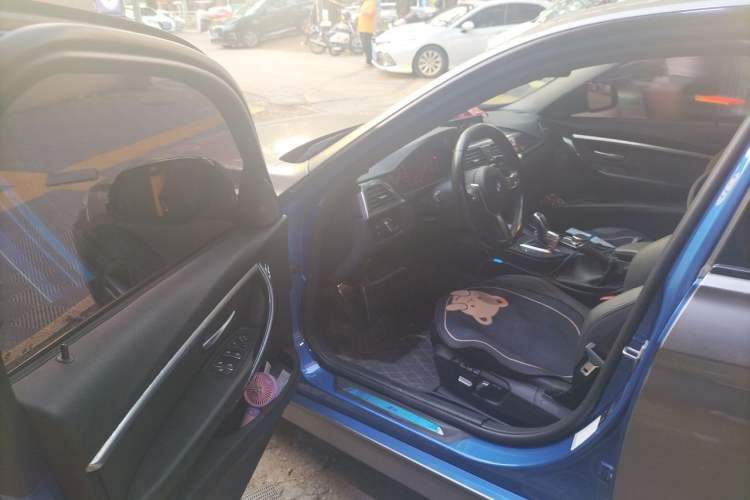 Used BMW 3 Series 2018 320i M Sport Night Edition Driver Seat