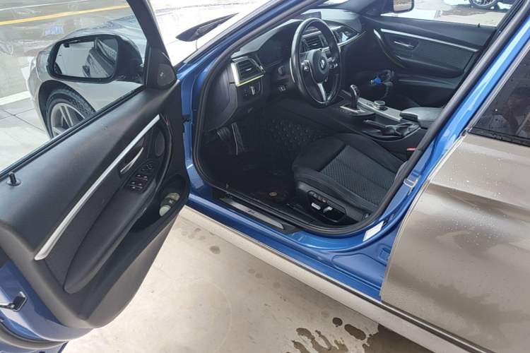 Used BMW 3 Series 2018 320i M Sport Night Edition Driver Seat