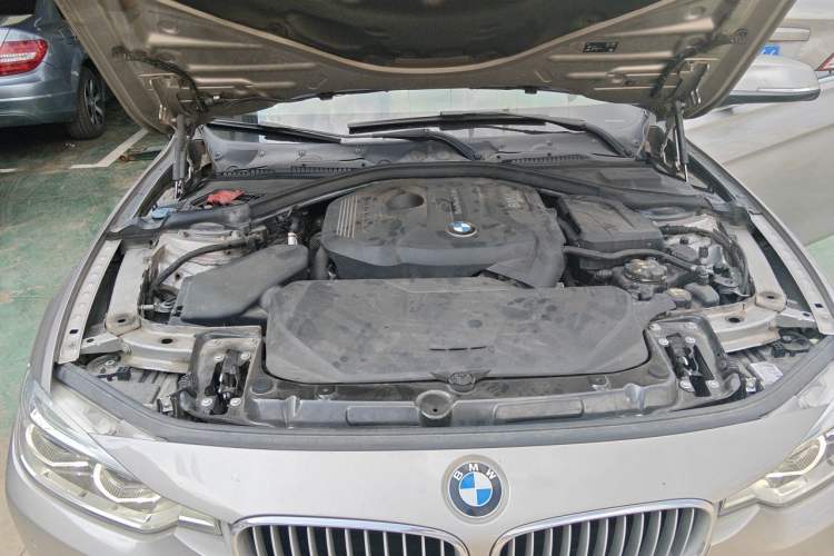 Used BMW 3 Series 2018 320Li Fashion Model Engine Bay