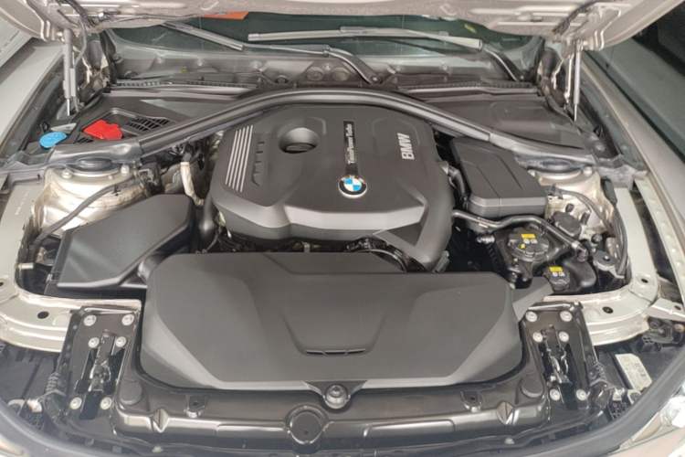 Used BMW 3 Series 2018 320Li Fashion Model Engine Bay