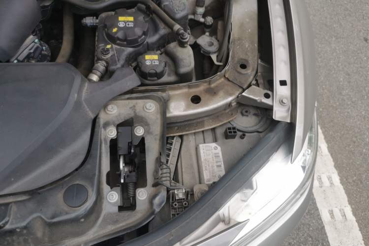 Used BMW 3 Series 2018 320Li Fashion Model Engine Bay Left
