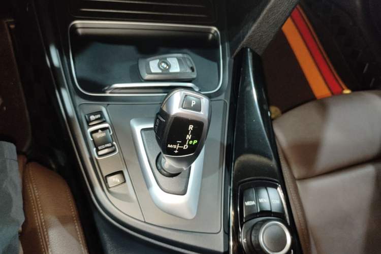 Used BMW 3 Series 2018 320Li Fashion Model Gear Lever