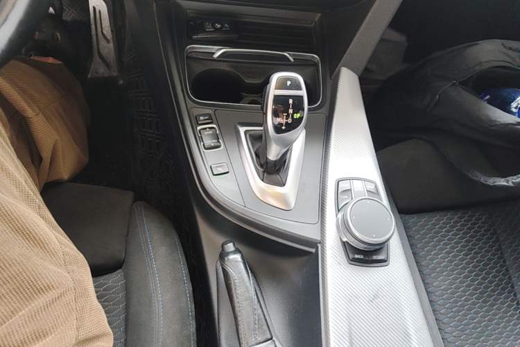Used BMW 3 Series 2018 320i M Sport Night Edition Gear Lever