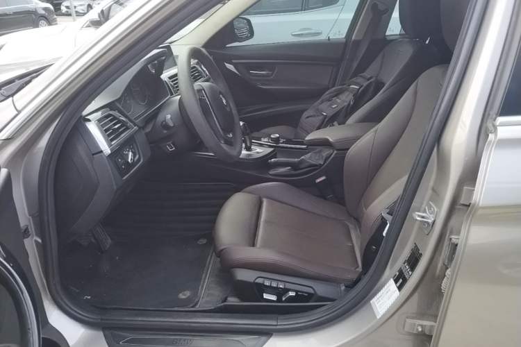 Used BMW 3 Series 2018 320Li Fashion Model Left Front Seat