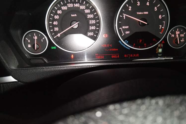 Used BMW 3 Series 2018 320Li Fashion Model Odometer Close Up