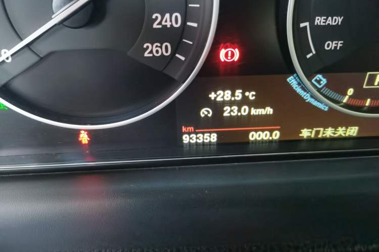 Used BMW 3 Series 2018 320Li xDrive Fashion Model Odometer Close Up