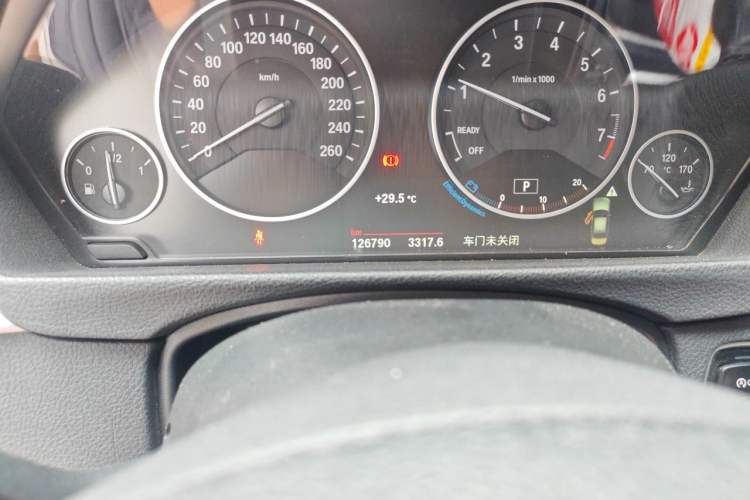Used BMW 3 Series 2018 320Li Leading Luxury Package Odometer Close Up