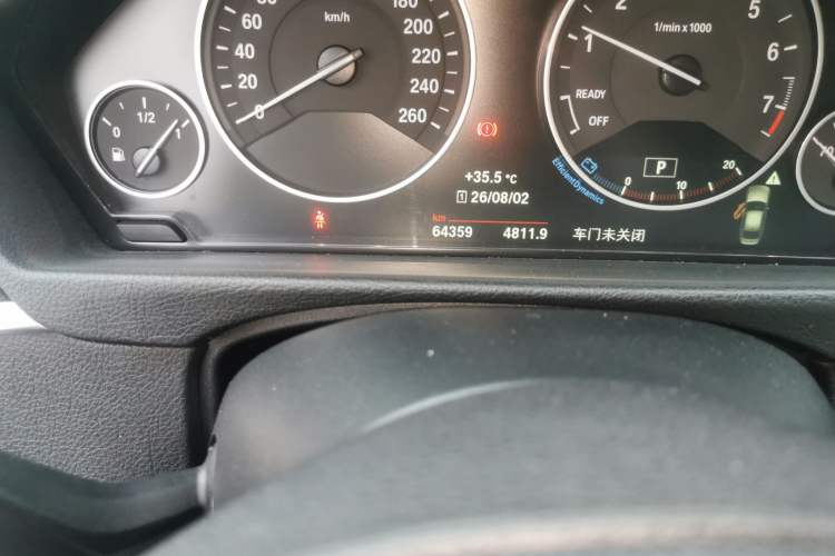 Used BMW 3 Series 2018 320Li Fashion Model Odometer Close Up
