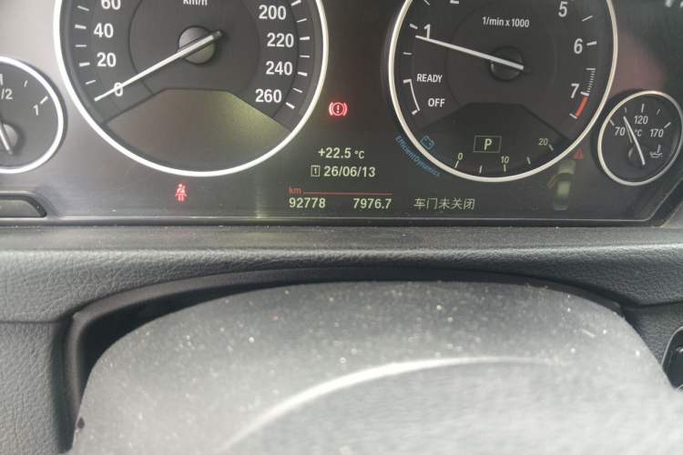 Used BMW 3 Series 2018 320Li Fashion Model Odometer Close Up