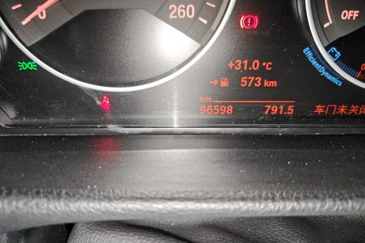 Used BMW 3 Series 2018 320Li Fashion Model Odometer Close Up
